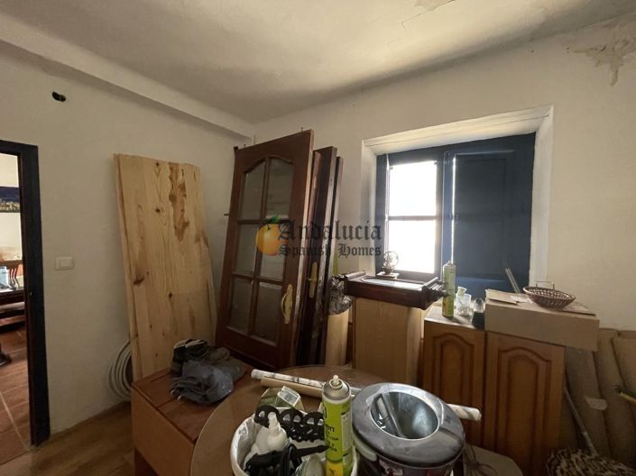 Image No.19-5 Bed Property for sale