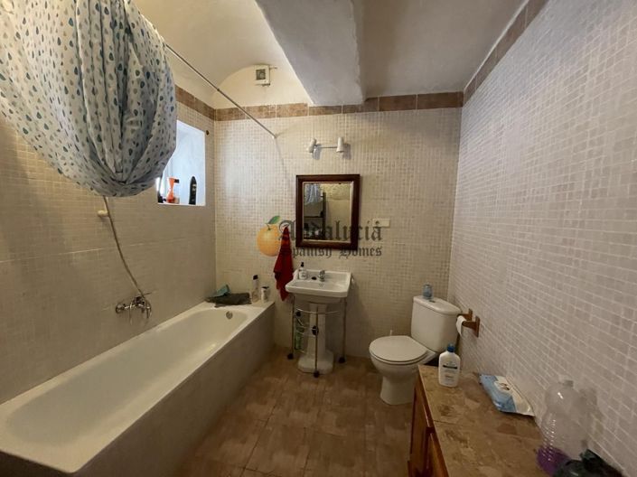 Image No.22-5 Bed Property for sale