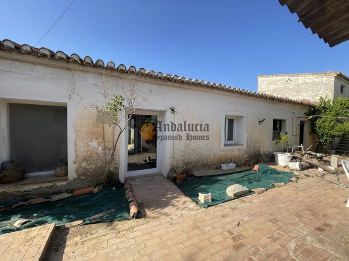 Image No.24-5 Bed Property for sale