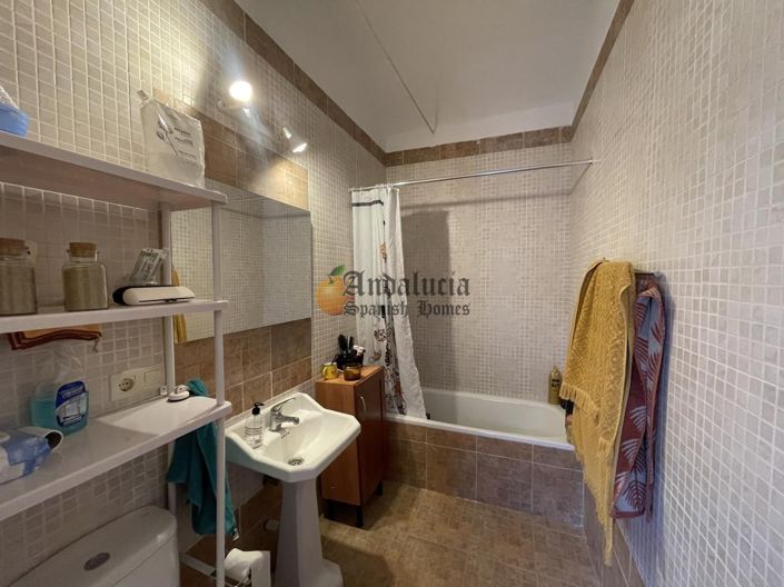 Image No.28-5 Bed Property for sale