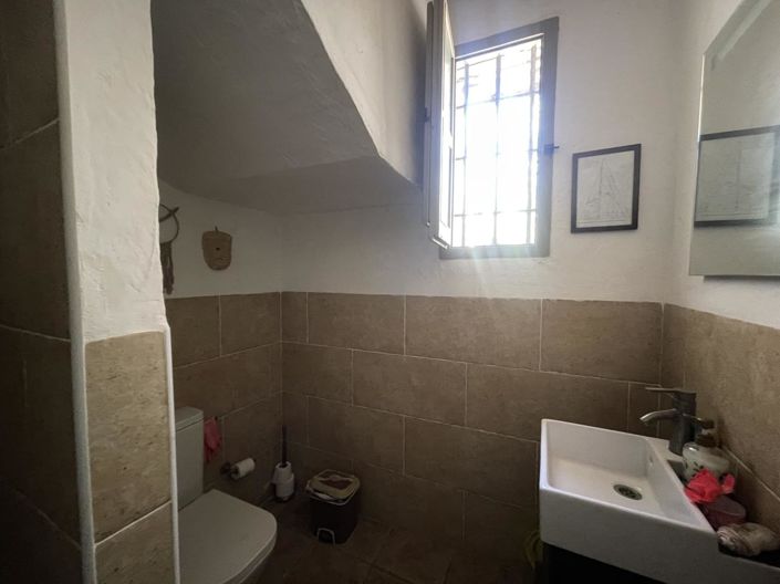 Image No.22-3 Bed Property for sale