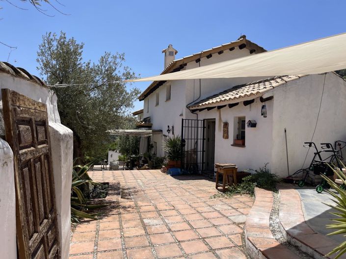 Image No.57-3 Bed Property for sale