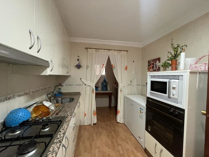 Image No.12-3 Bed Property for sale