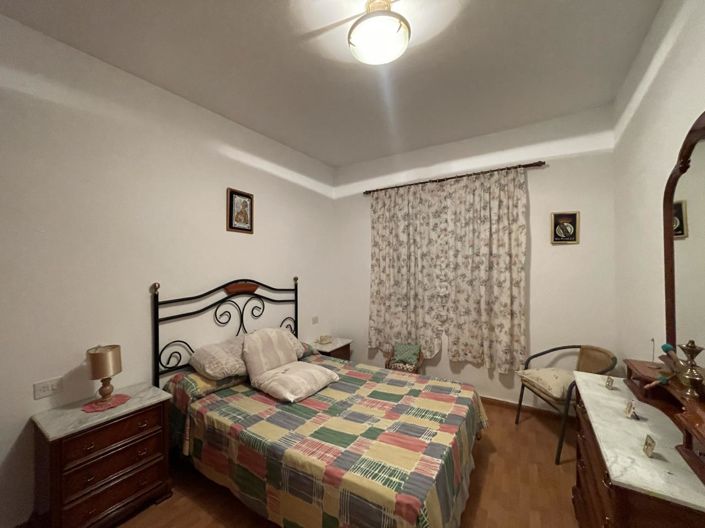 Image No.19-3 Bed Property for sale