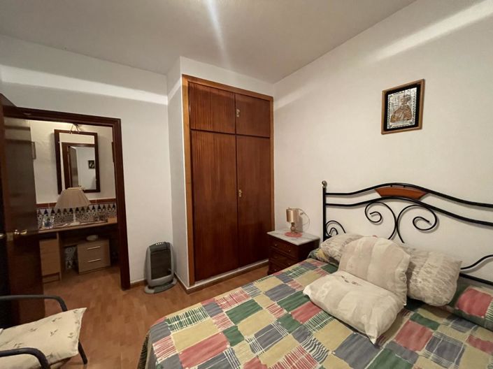 Image No.20-3 Bed Property for sale