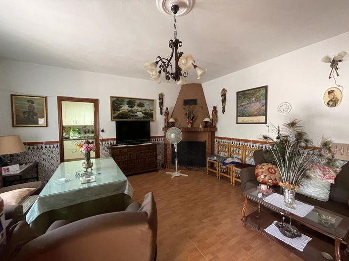 Image No.8-3 Bed Property for sale