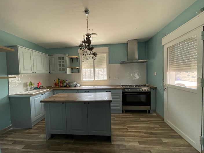 Image No.18-3 Bed Property for sale