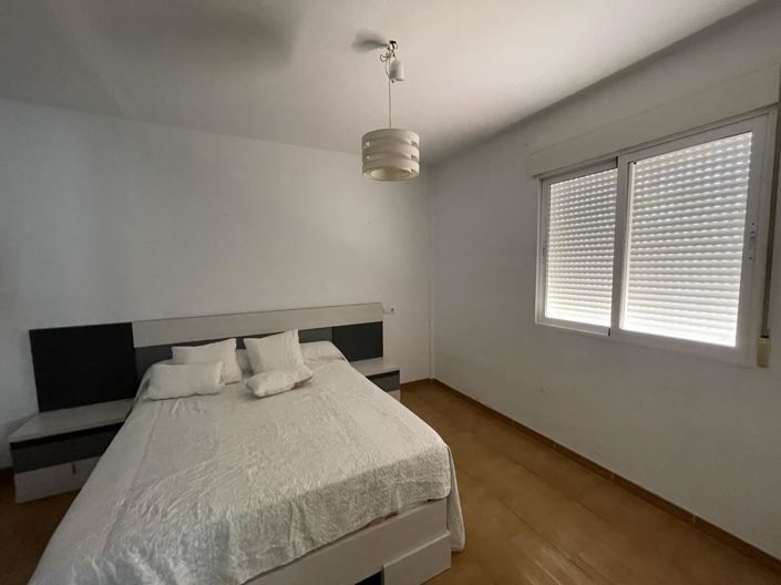 Image No.25-3 Bed Property for sale