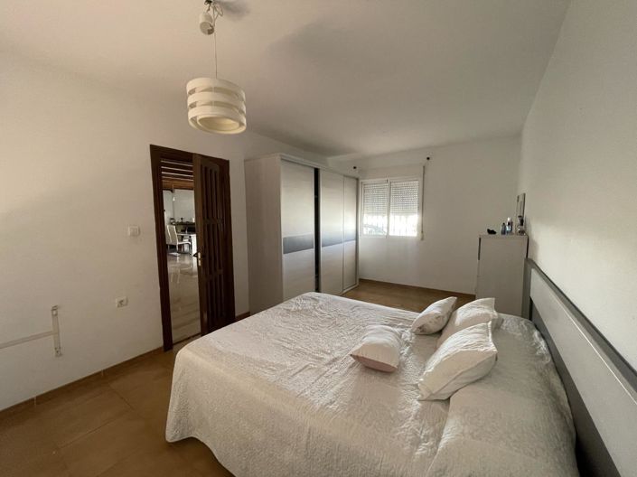 Image No.27-3 Bed Property for sale