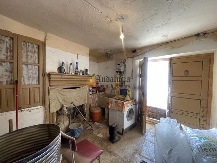 Image No.28-4 Bed Property for sale