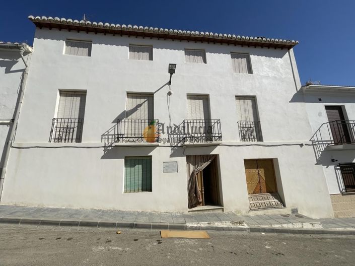 Image No.45-4 Bed Property for sale