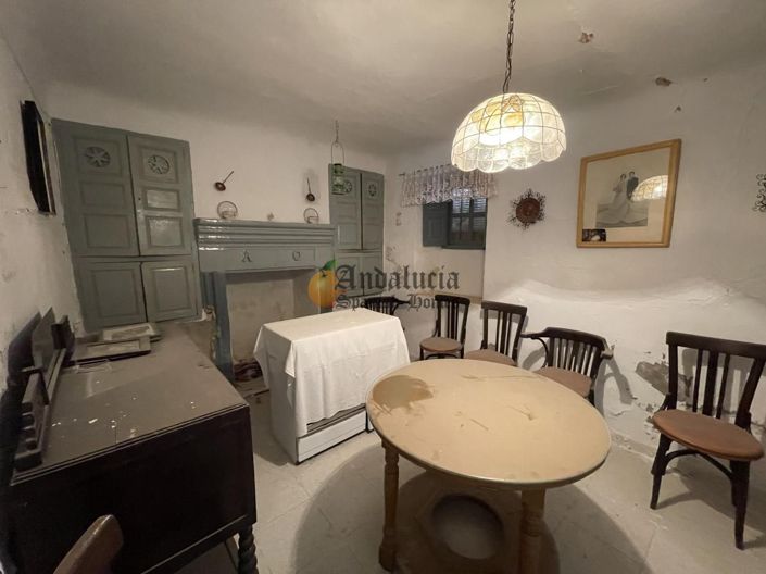 Image No.6-4 Bed Property for sale