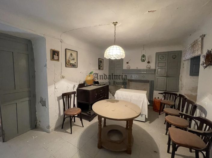 Image No.7-4 Bed Property for sale