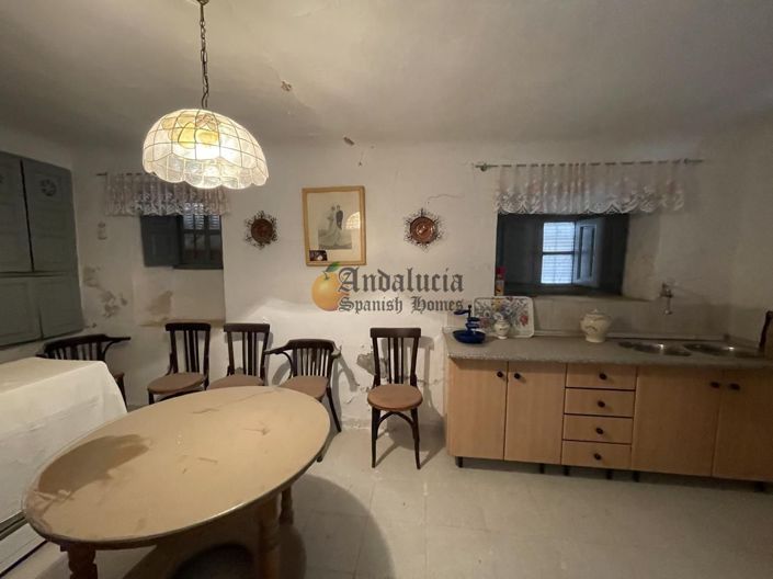 Image No.8-4 Bed Property for sale