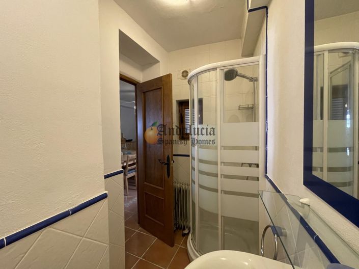 Image No.12-3 Bed Property for sale