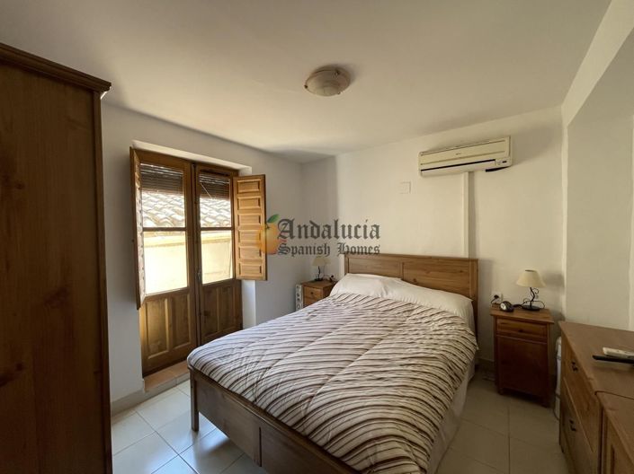 Image No.17-3 Bed Property for sale