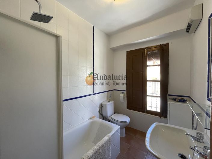 Image No.24-3 Bed Property for sale