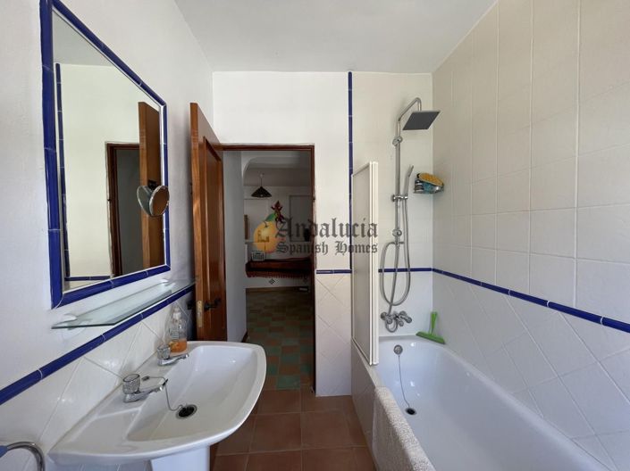 Image No.26-3 Bed Property for sale