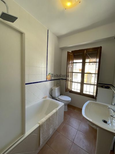 Image No.27-3 Bed Property for sale