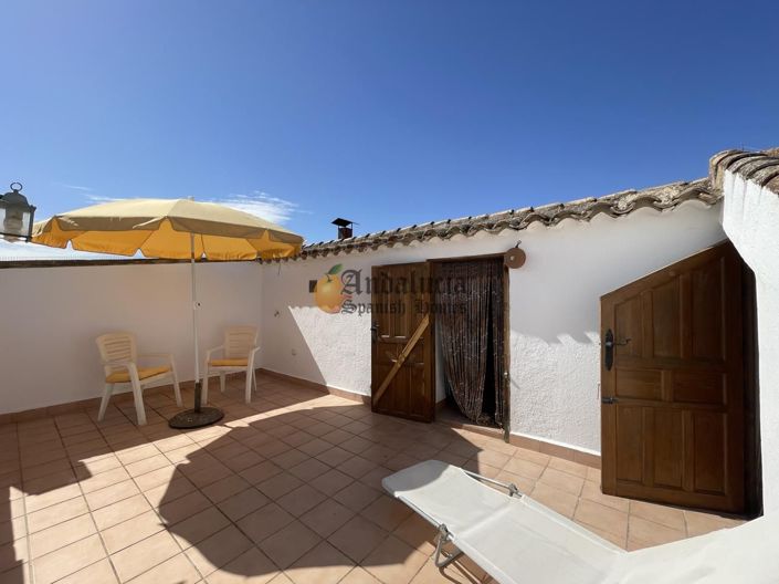 Image No.37-3 Bed Property for sale