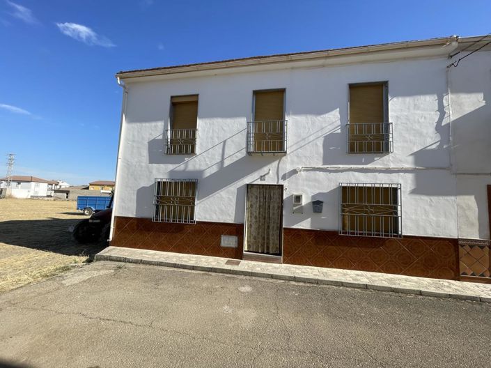 Image No.1-5 Bed Property for sale