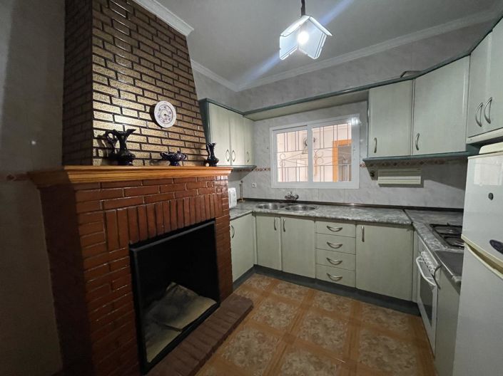 Image No.12-5 Bed Property for sale