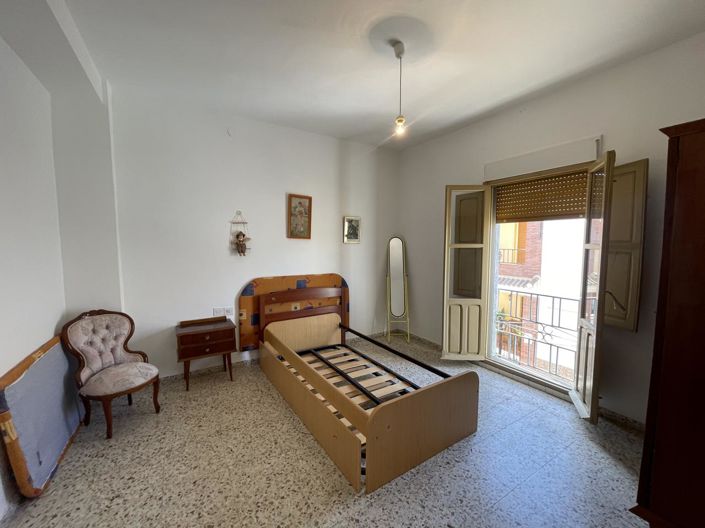 Image No.26-5 Bed Property for sale