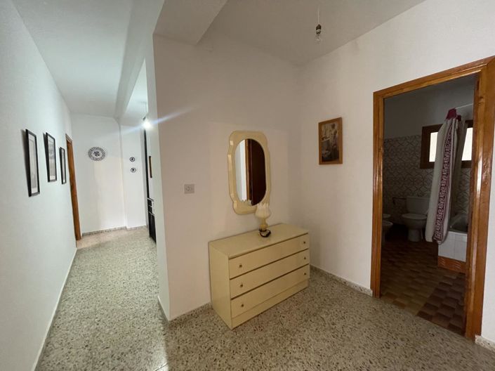 Image No.28-5 Bed Property for sale