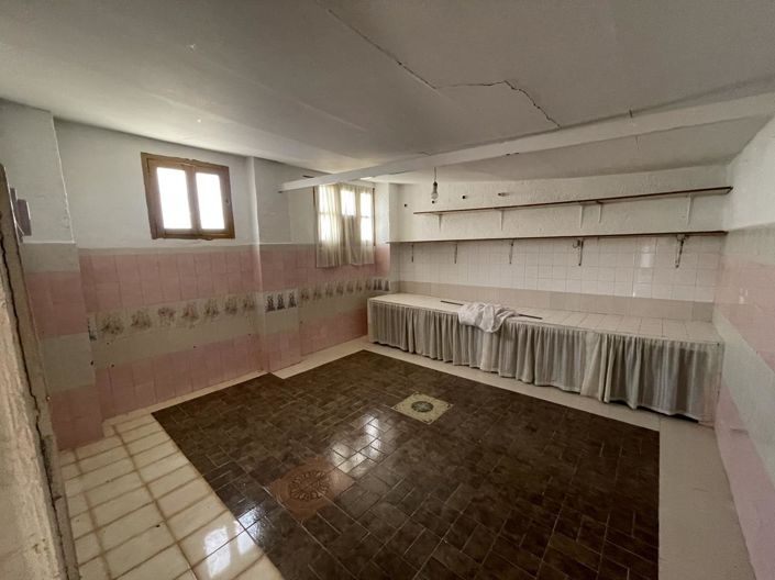 Image No.40-5 Bed Property for sale