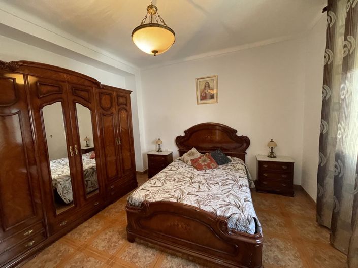 Image No.8-5 Bed Property for sale