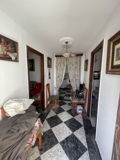 Image No.4-4 Bed Property for sale