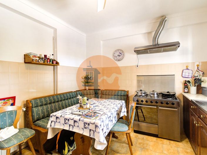 Image No.17-6 Bed House for sale