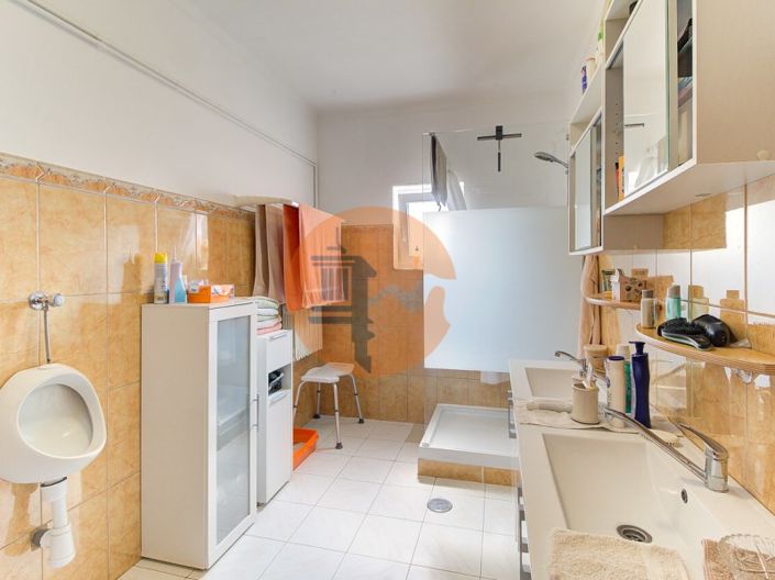 Image No.18-6 Bed House for sale