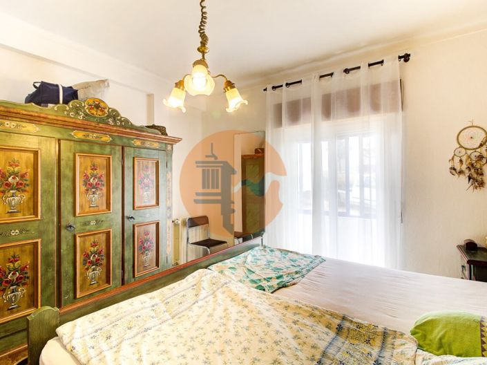 Image No.21-6 Bed House for sale