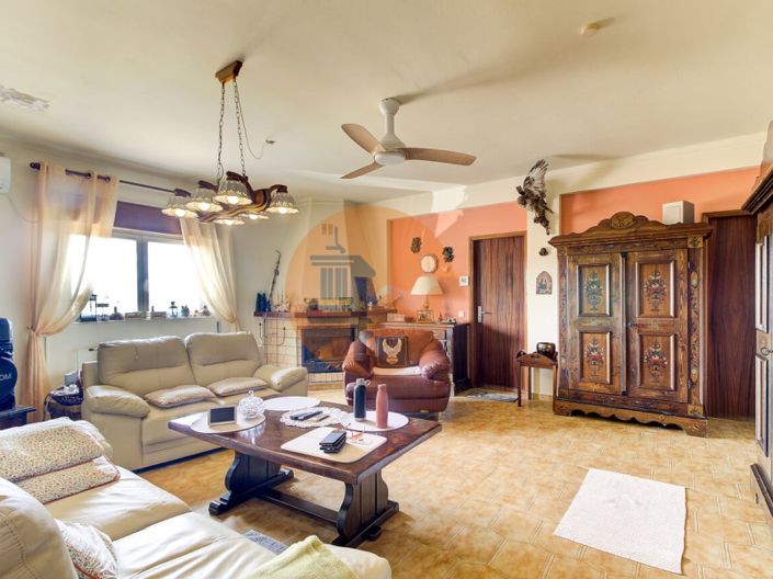 Image No.2-6 Bed House for sale