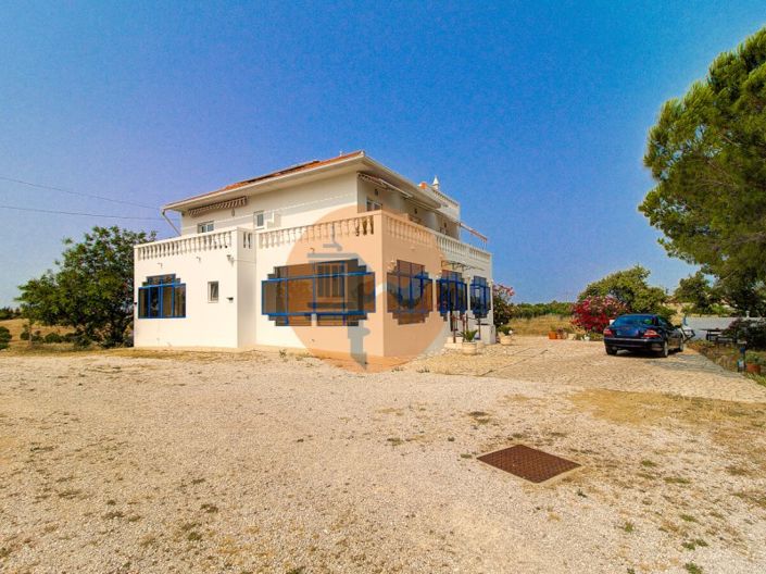 Image No.8-6 Bed House for sale