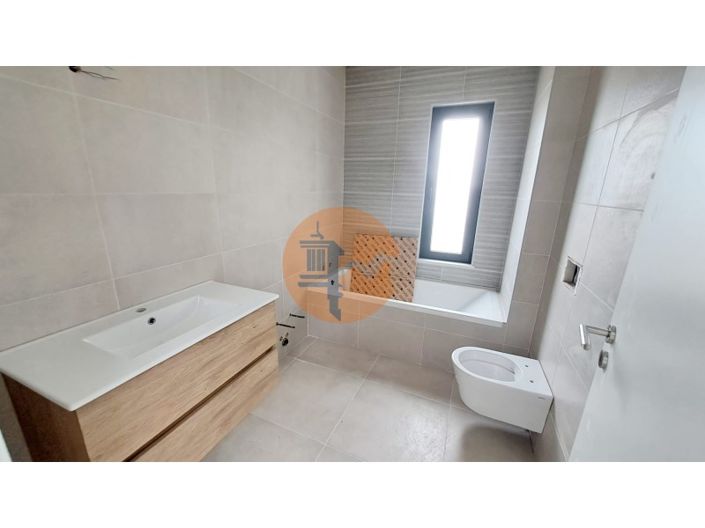 Image No.20-4 Bed Apartment for sale