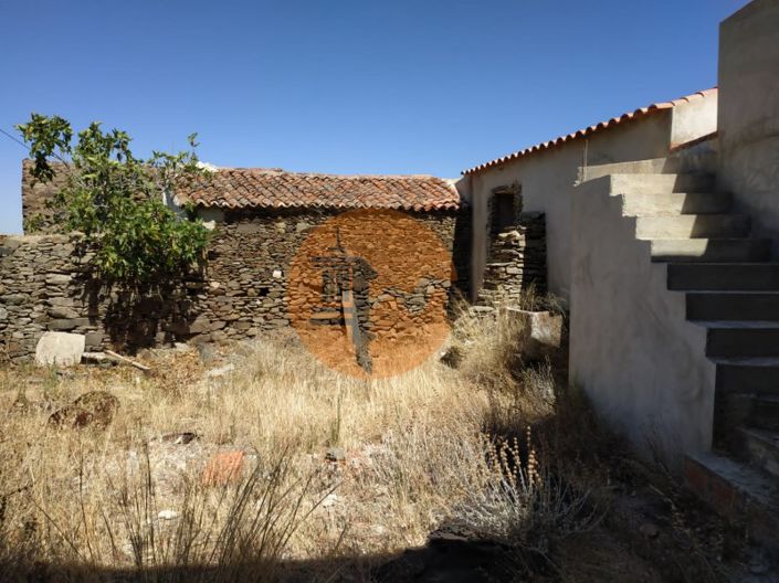 Image No.8-6 Bed House for sale