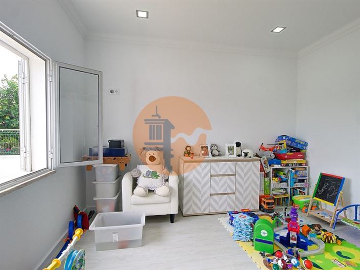 Image No.18-3 Bed House for sale