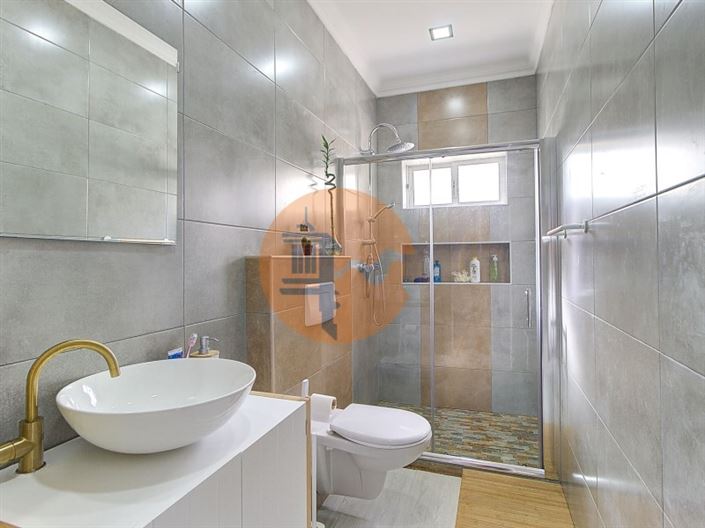 Image No.19-3 Bed House for sale