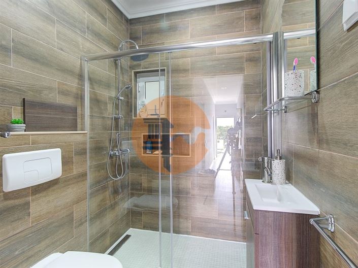 Image No.20-3 Bed House for sale