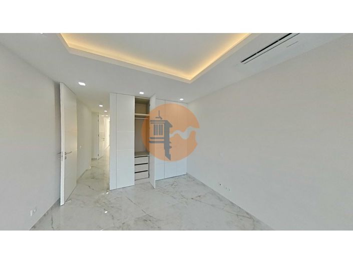 Image No.24-3 Bed Apartment for sale