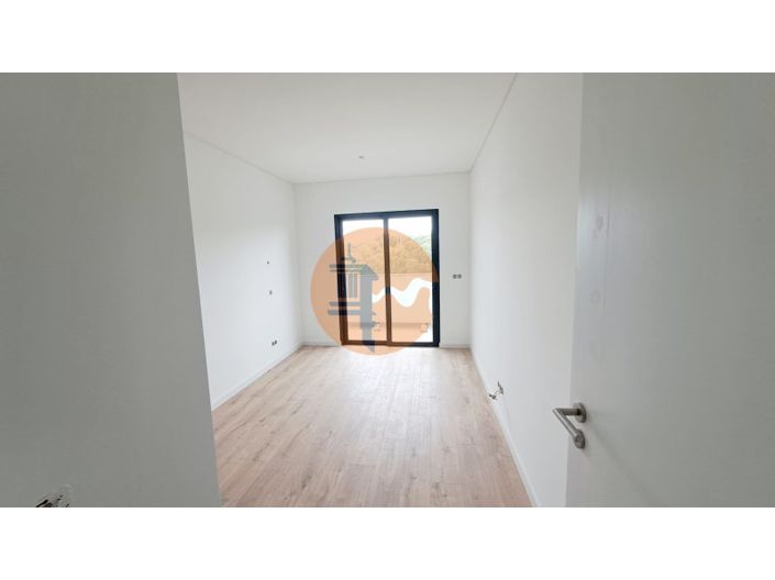 Image No.34-4 Bed Apartment for sale