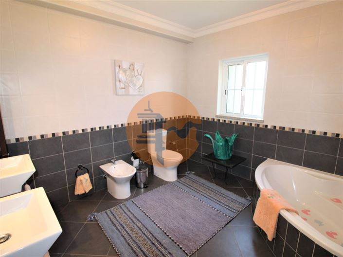 Image No.55-4 Bed House for sale