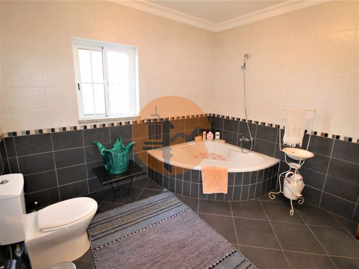 Image No.56-4 Bed House for sale