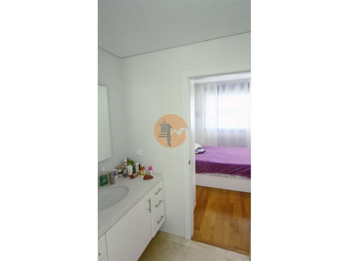 Image No.40-2 Bed Apartment for sale