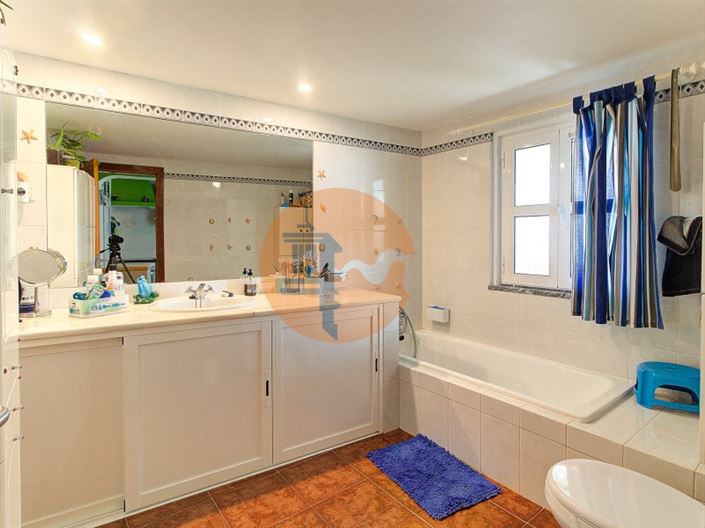 Image No.13-2 Bed House for sale