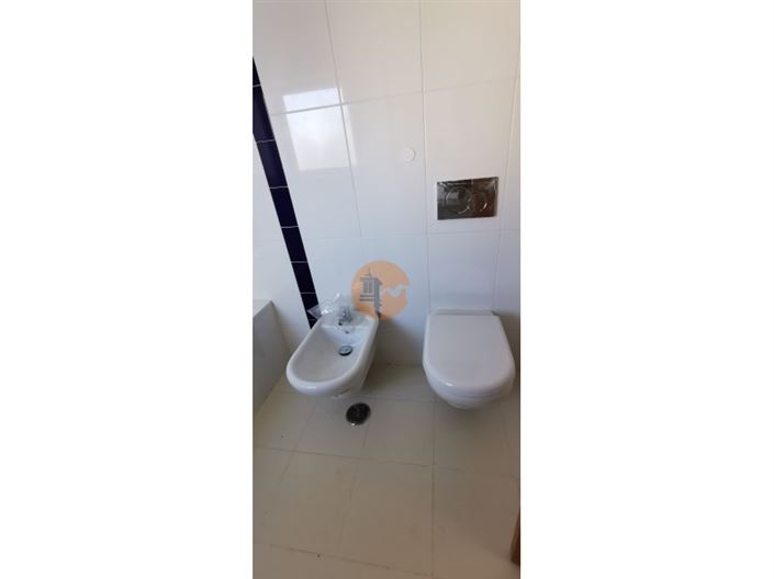 Image No.19-2 Bed House for sale