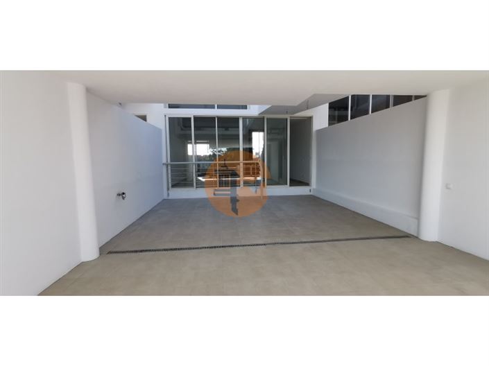 Image No.11-2 Bed House for sale