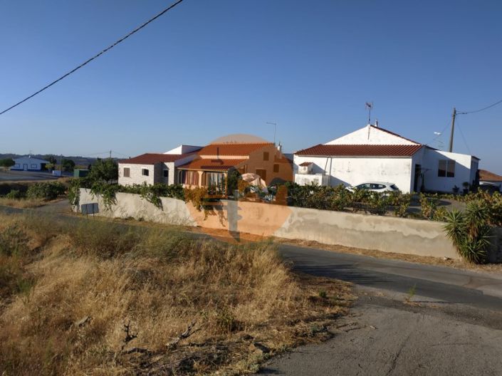 Image No.1-3 Bed House for sale